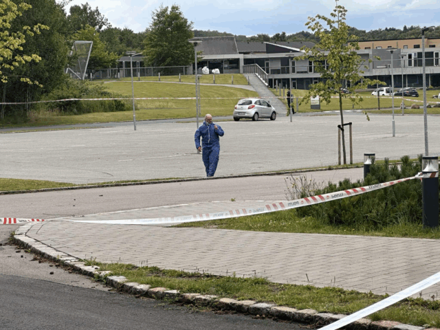 “En person er afgået ved døden”: Enormt område afspærret af politiet