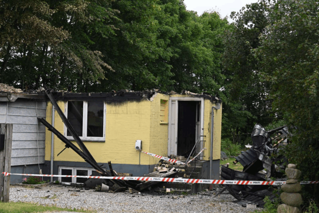 Flammer ud af vinduerne: “Huset er helt ødelagt”