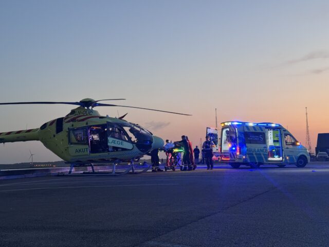 Knivopgør sendte betjent med i lægehelikopter: Flere anholdte