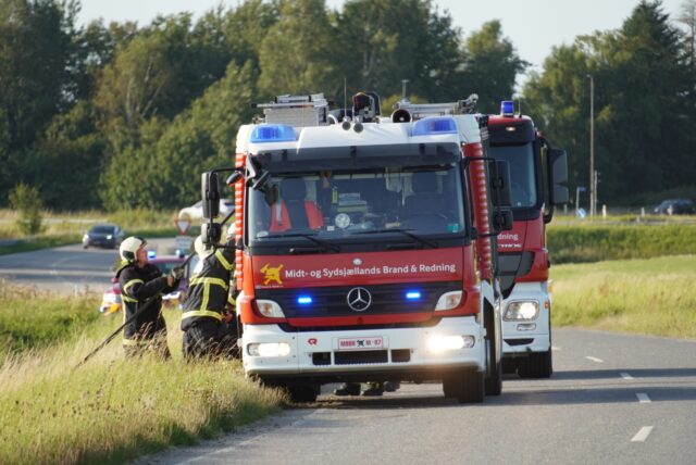 Brandvæsenet rykker ud: Mark i brand