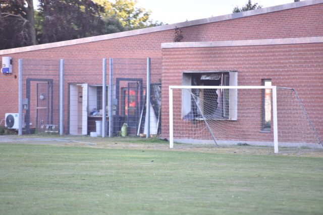 Brand på sikret institution: Flere brandbiler på stedet
