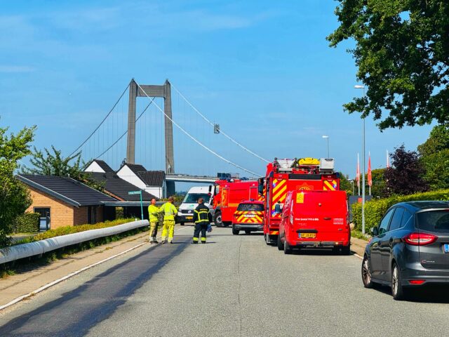 Brud på to gasledninger: ‘Hold jer væk’