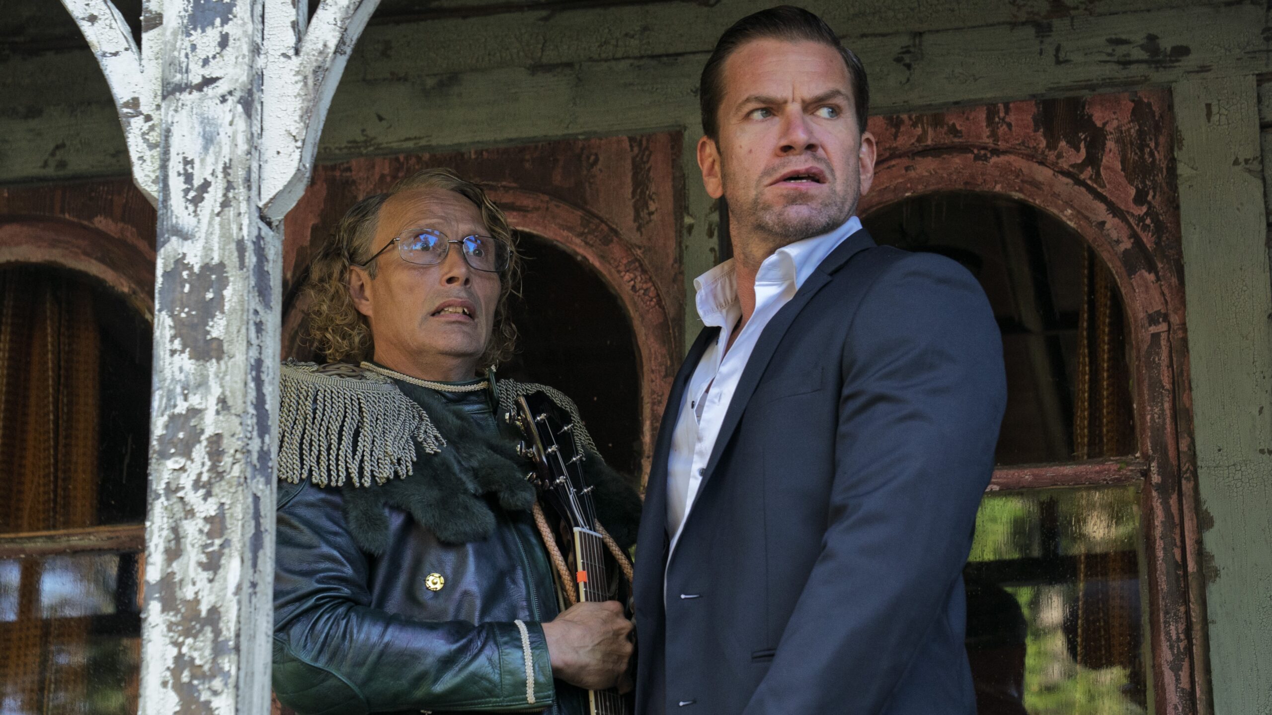 Mads Mikkelsen og Nikolaj Lie Kaas som brøde i 'Den sidste viking'