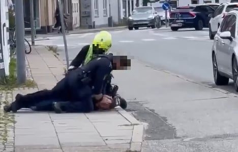 Voldsom anholdelse filmet: Skrigende mand lagt i håndjern på gaden
