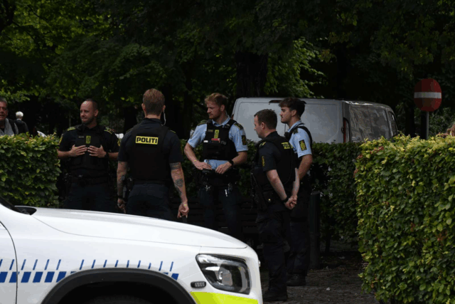 Person erklæret død på fliserne foran rådhus