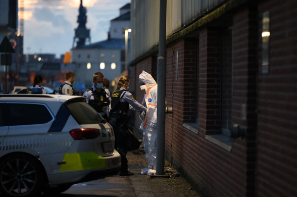 Blodet fosser ud af døende mand