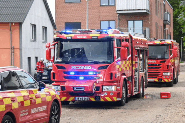 Haster ud til bygningsbrand