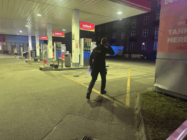 18-årig overfaldet på tankstation