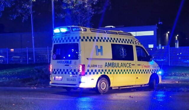 Øvelse går helt galt: To kørt væk i ambulance efter væltet militærkøretøj