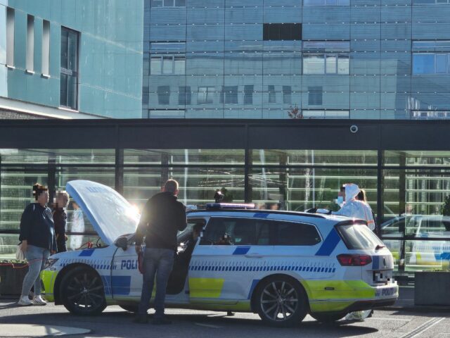 Politiet afspærrer sygehus efter knivstikkeri: ‘Svært tilskadekommen’