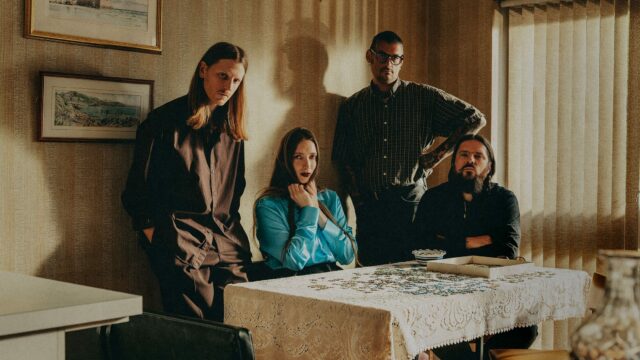 Stort post-punkband vender tilbage til Danmark med nyt album