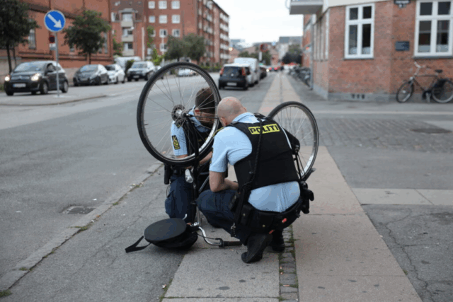 Voldsom eskalering: Kvinde slået med cykel