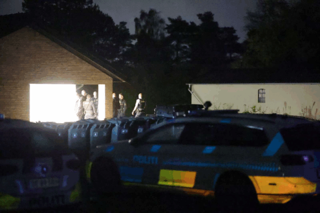 ‘Der er meget politi herude’