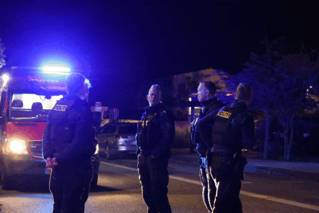 Mystisk brand: Politi med hundevogn rykker talstærkt ud