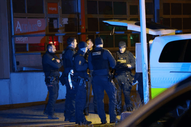 Politiet afspærrer område: Person svært tilskadekommen efter hændelse