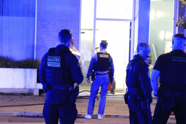 Lægerne kæmper for teenagers liv efter politijagt