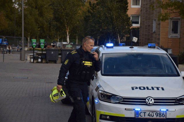 Brandvæsen, politi og ambulancetjeneste tilkaldt