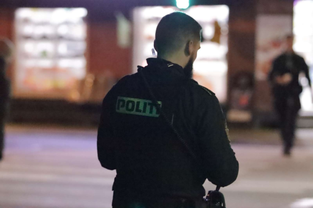 Maskeret mand med økse angreb kvinde – politiet i vild jagt