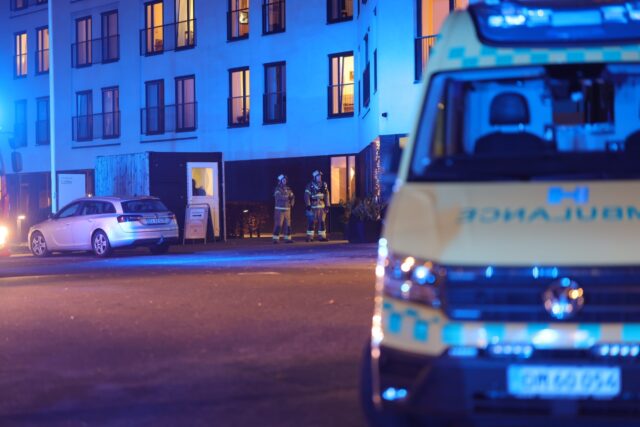 Brand på Frederiksberg: Ambulance kører væk med politieskorte