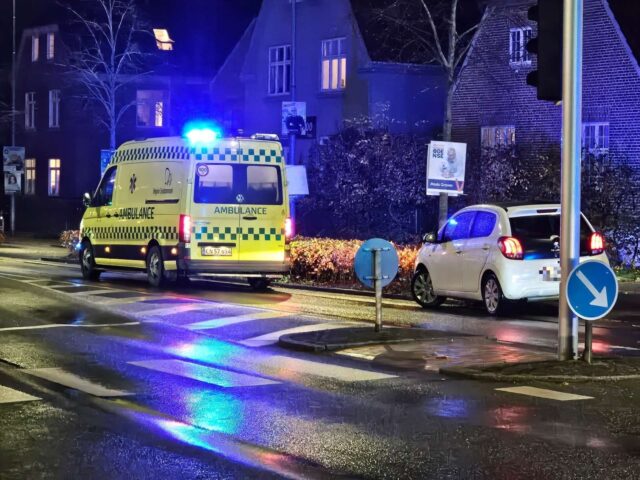 Ambulance og lægebil til stede efter uheld