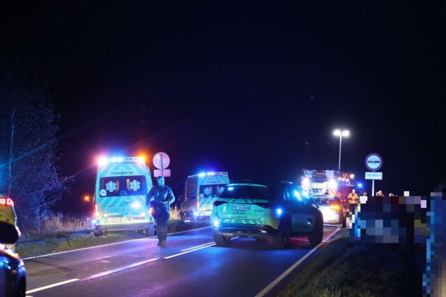 ‘To biler ligger oven på hinanden, og stemningen er meget trykket’