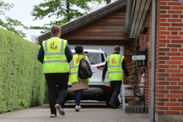 ‘Vi går fra dør til dør, indtil hun er fundet’