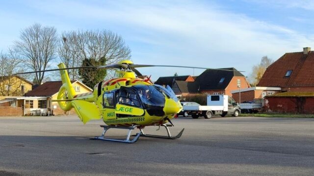 Påkørt med 70 kilometer i timen: Mand fløjet til hospitalet