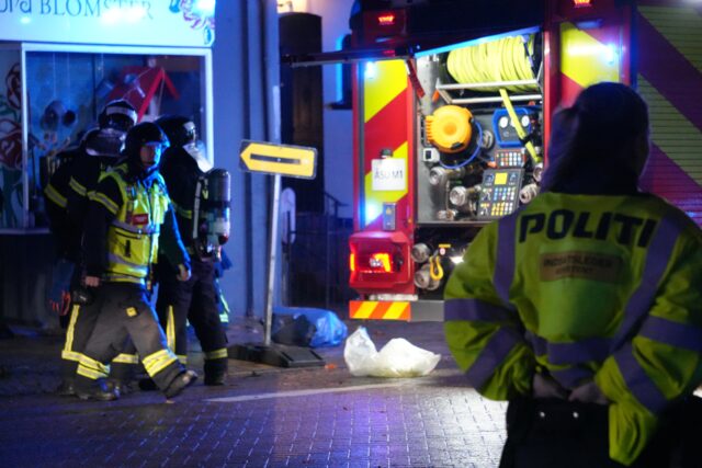 Beboere evakueret under brand