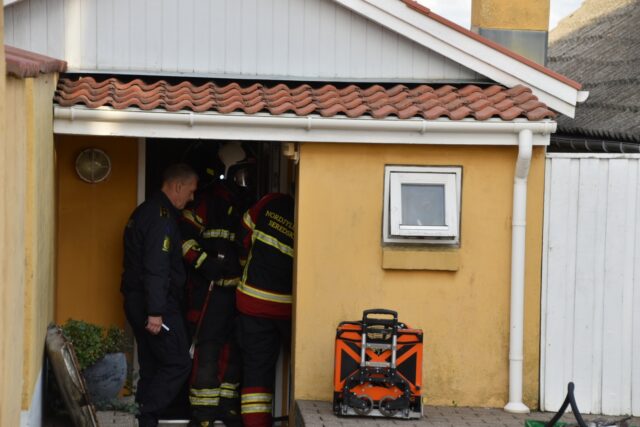 Stor udrykning til brand: En ambulance er ankommet