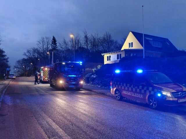 Branden startede tidlig morgen: Der kæmpes mod flammerne