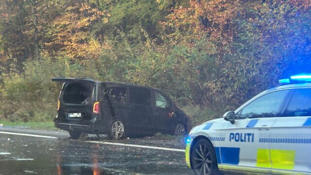 Politi og redning er fremme: Voldsomt solouheld på motorvejen