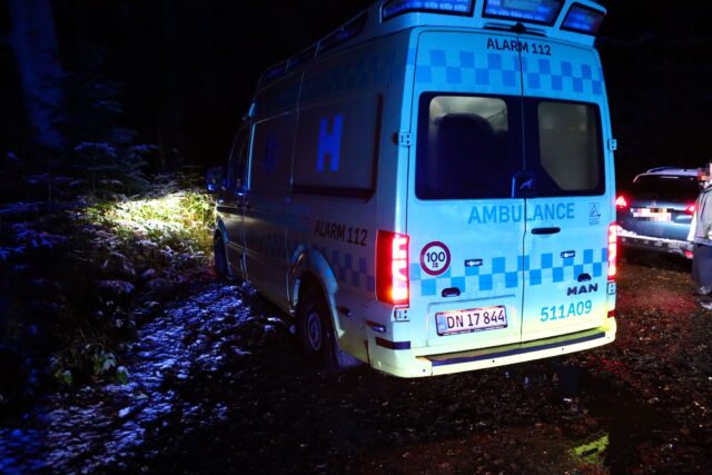 Ambulancer er fremme ved rideulykke: Hest fortsatte ind i gruppe af børn