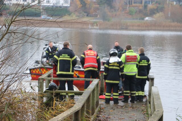 Massiv udrykning til mulig drukneulykke: Båden er kæntret