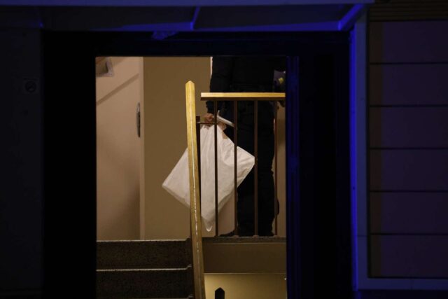 Politiet fremme ved opgang: Undersøger mistænkeligt forhold