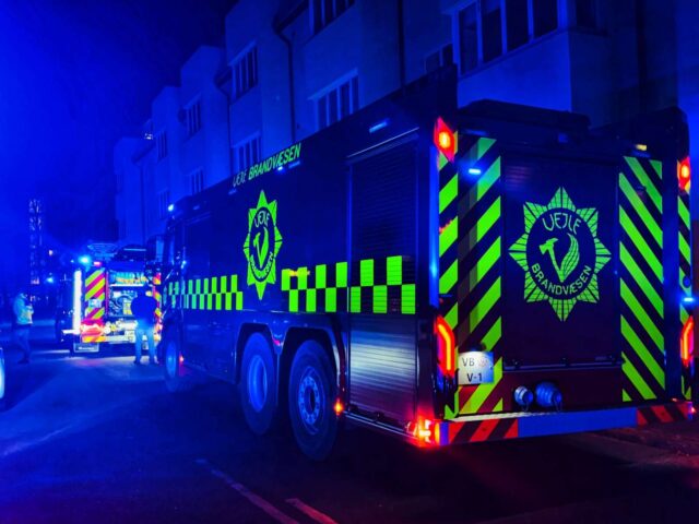 Brandvæsenet haster ud til lejlighedsbrand