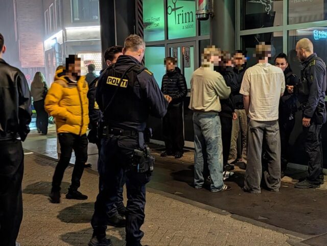 Pizza og peberspray i voldsom episode: Drama på J-dag