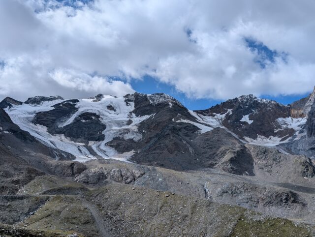 Tragisk hændelse på bjerg: Fem personer mister livet