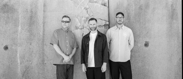 Erfarne synthrock-ikoner spiller deres største shows nogensinde