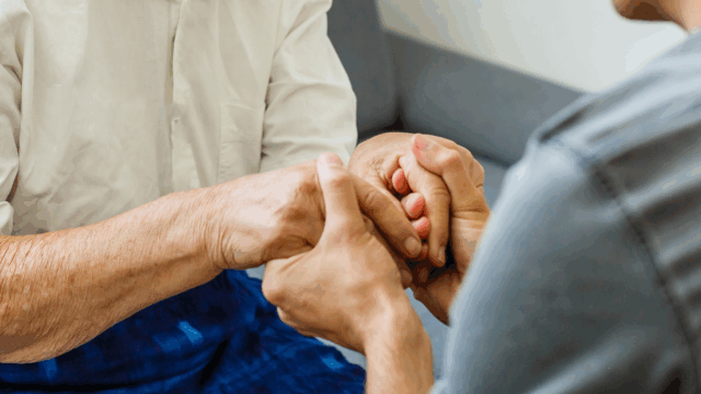 Ældreplejen under pres: Borgere går for længe med beskidt ble