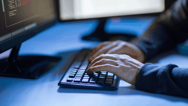 Kandidaters mailadresser i datalæk: Medie finder pornobesøg og kodeord