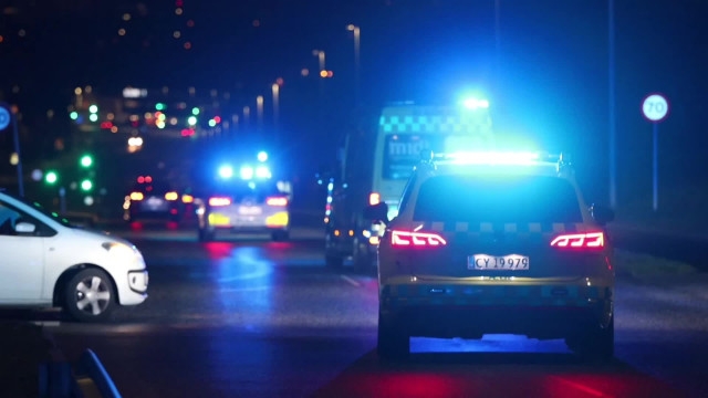 Vej spærret efter alvorlig hændelse med syv personer