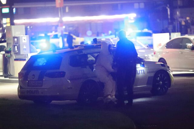 Mand dræbt i koldblodig hændelse foran ekspedient