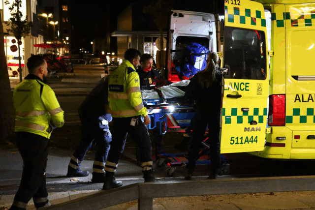 ‘Han råber og skriger inde i ambulancen’: Stor drama på Amagerbrogade