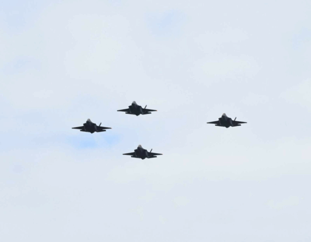 Polen lukker flere lufthavne og sender kampfly på vingerne