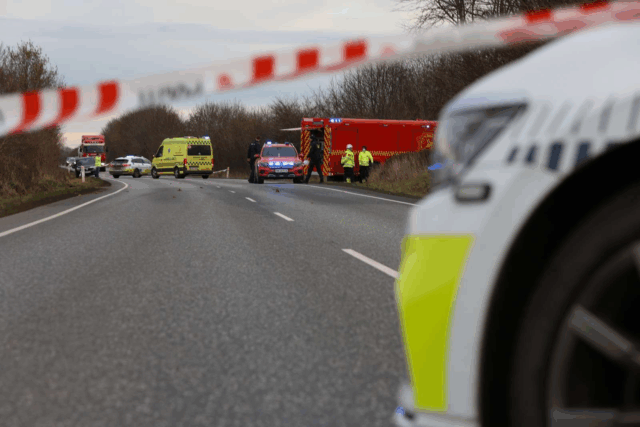 Massiv og mystisk politiaktion: Vej fuldstændig lukket