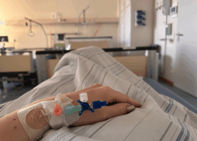 Dødsmærket patient blev bestjålet af ansat