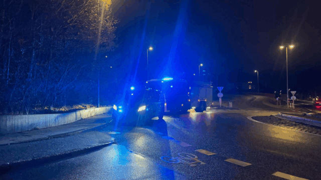 Blå blink fylder rundkørsel