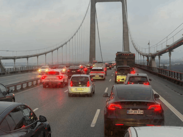 ‘Forlænget rejsetid’: Tæt trafik og kødannelse over Lillebæltsbroen