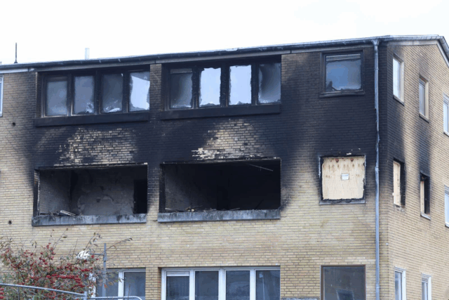 Rædselsfulde billeder viser hårdt medtaget bygning efter dødsbrand