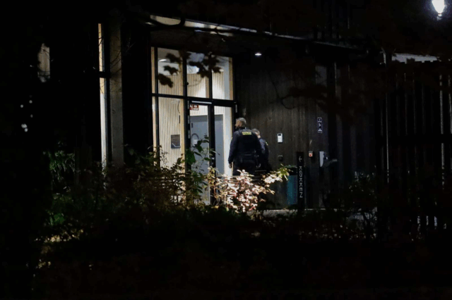 Politistyrker vrimler til efter blodig hændelse